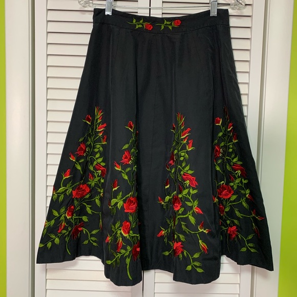 Neiman Marcus Dresses & Skirts - Neiman Marcus Exclusive embroidered skirt